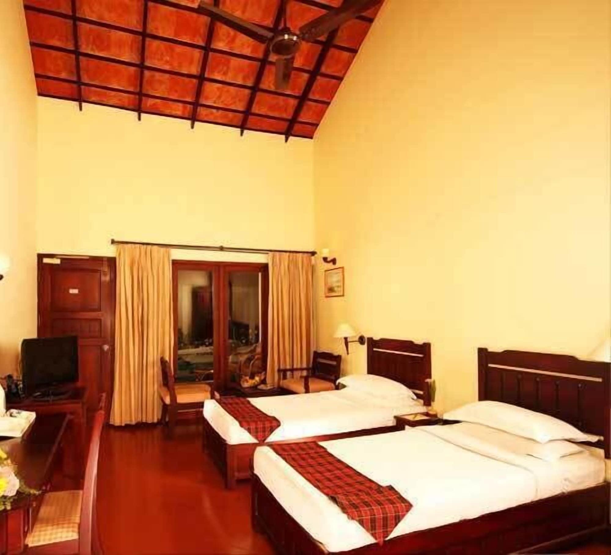 Hotel Abad Whispering Palms Kumarakom Exterior foto