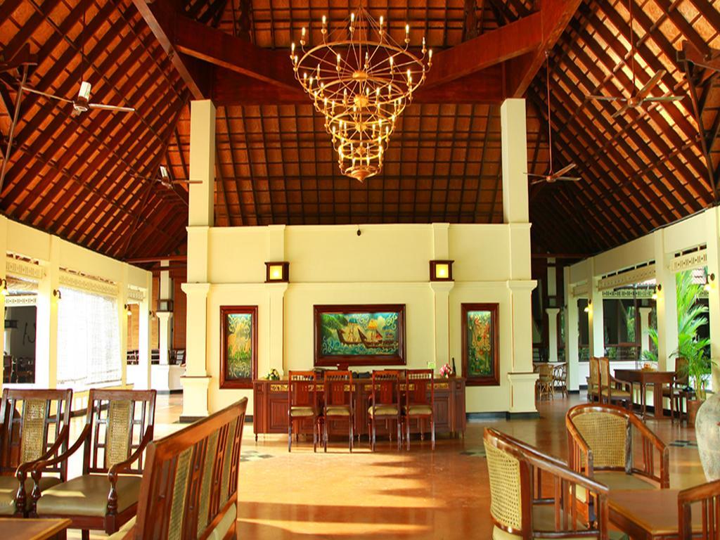 Hotel Abad Whispering Palms Kumarakom Exterior foto