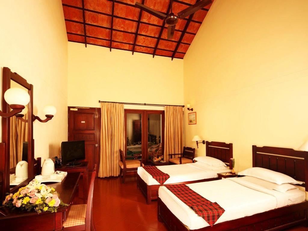 Hotel Abad Whispering Palms Kumarakom Exterior foto
