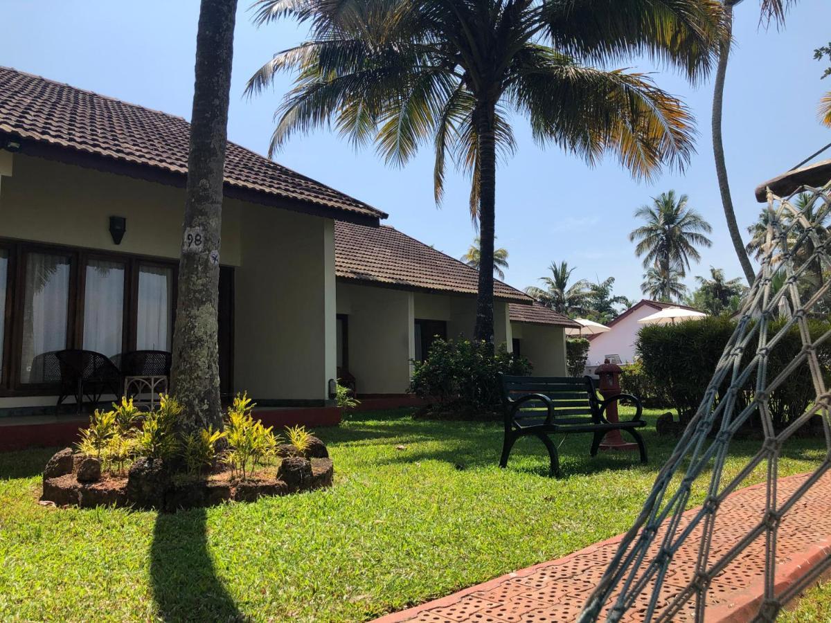 Hotel Abad Whispering Palms Kumarakom Exterior foto
